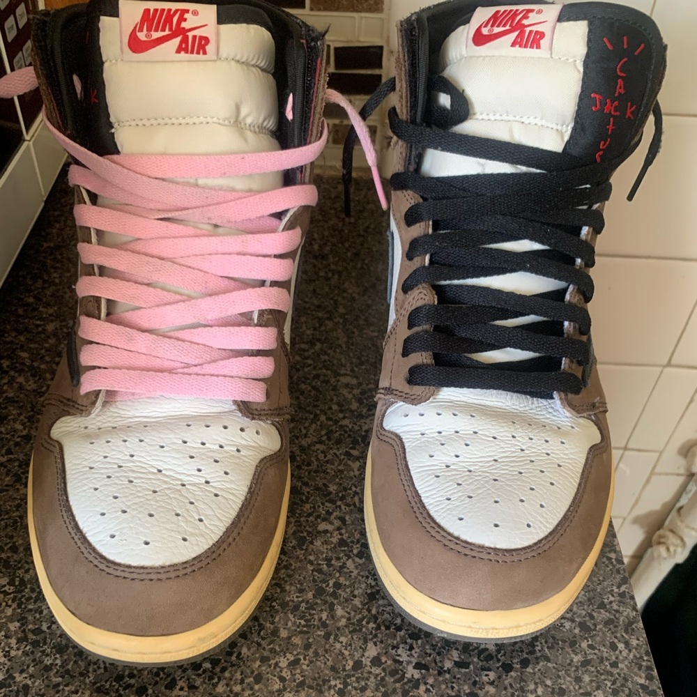 Jordan 1 Travis Scott x mocha size 10